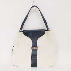 GUCCI グッチ ワンショルダーバッグ ロゴプレート オフホワイト 大容量 