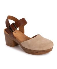 무크룩스 레이디스 슈즈 펌프스 MUK LUKS Womens Merritt Closed Toe Quarter Strap Shoe Natural gold 골드