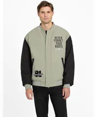 ゲス メンズ アウター ジャケット・ブルゾン GUESS Mens RegularFit Varsity Bomber Jacket Moss GreenBlack ブラックのサムネイル