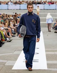 トップマン メンズ アウター パーカー・スウェット オーバーサイズフィット スウェット シャツ Topman oversized fit sweatshirt with East Village emのサムネイル