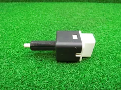 [a9901] 送料無料 スズキ エブリイワゴン DA62W ブレーキセンサースイッチのサムネイル