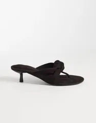 エイソス レディース シューズ サンダル スエード ヒール ASOS DESIGN Heartbreak premium knotted heeled flip flops in chocolateのサムネイル