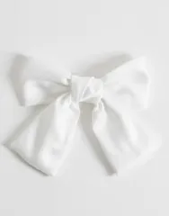 エイソス レディース アクセサリー サテン ASOS DESIGN barrette hair clip with large bow satin IVORY アイボリーのサムネイル