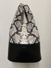 Hushtugハッシュタグ 巾着レザーバッグ ブラック 野方店 - メルカリ