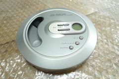 ギ*ー様 【動作品】 Aiwa EASS GP ポータブルCDプレーヤー - メルカリ