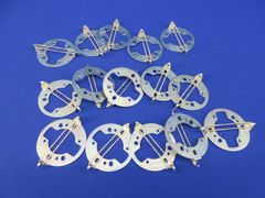 金属工芸品：昔のバッジ6個 - メルカリ