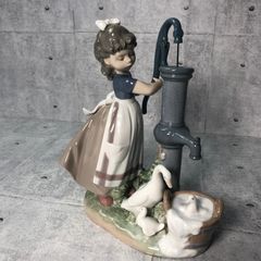  779「子牛を抱く少女」クリスチャン・トムセン Royal Copenhagen779「子牛を抱く少女」クリスチャン・トムセン - メルカリ