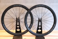 ジップ ZIPP 303S DISC シマノ 11S/12S 23㎜ フックレス カーボン