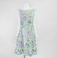 【受け取り連絡5月8日 】TOCCAドレス刺繍花柄ノースリーブワンピース 受け取り連絡5月8日 様専用】TOCCAドレス刺繍花柄ノースリーブ