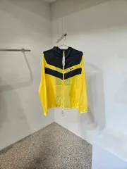 FILA フィラ バイカラー ウィンドブレーカーのサムネイル