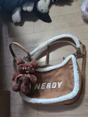 ノルディ ファー ショルダーバッグ ブラウン + ワサビベア キーホルダーのサムネイル