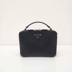 【極美品】プラダ　ブリック　2way バッグ　三角ロゴ　サフィアーノレザー　黒 極美品】プラダ ブリック 2way バッグ 三角ロゴ サフィアーノレザー 黒