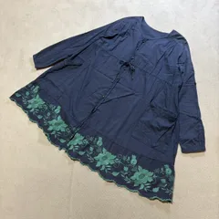 LIVE IN COMFORT （リブ イン コンフォート） 裾刺繍ノーカラーチュニックブラウス 長袖ボタンシャツ ゆったり フェリシモのサムネイル