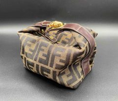 FENDI フェンディ ズッカ ゴールド 金具 アクセサリー ポーチ FENDI アクセサリーポーチ ミニ ズッカ柄 キャンバス 金具 - メルカリ