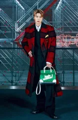Louis Vuitton BTS タタン レッド CHECK コート 48サイズのサムネイル