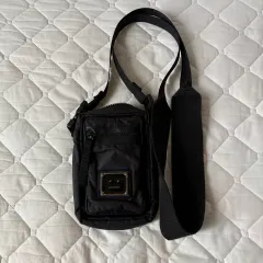 Acne Studios アクネストゥディオズ メタル イーモジ フェイス クロスバックのサムネイル