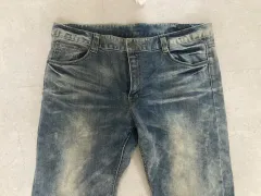 ストレートウォッシュデニムパンツ (38サイズ)のサムネイル