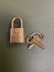 X292 ルイヴィトン　ヴィトン　LV パドロック　南京錠　キー　鍵　309のサムネイル