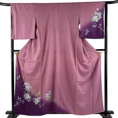 付下げ 身丈158cm 裄丈66.5cm M 袷 斉藤三才 落款 蝶 草花 金彩 染め分け 赤紫 正絹 秀品 【中古】のサムネイル