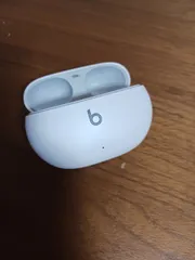 Beats Studio Buds ホワイト 充電ケースのみのサムネイル