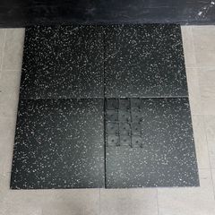 ラバーフロアマット 衝撃吸収材 複数枚セット50x50x20mm - メルカリ