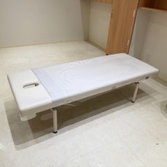 施術用 マッサージベッド ホワイト - メルカリ