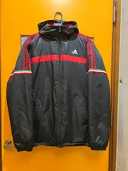 Y【Y10-57】☆ adidas　Oサイズ　中綿入りナイロンジャケット　黒色×赤色　メンズ