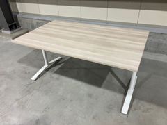 オカムラ 自動昇降デスクSwift 天板幅135×奥行67cm 25万円超 - メルカリ