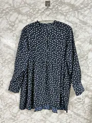 新品タグ付 B.C STOCK SIMPLICITE ベーセーストック バックプリーツブラウス 水玉 ドットプリント ネイビー レディース◆Size Freeのサムネイル