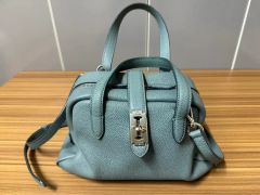 美品✨️傳濱野カリーナミニボストン ブルー系 キューブ 自立 底鋲 