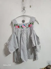 ストライプ 花 刺繍 オフショルダー ブラウスのサムネイル