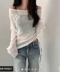 シースルー オフショルダー ニット 白のサムネイル