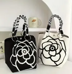 フラワー刺繍ニット トートバッグ ブラック/白のサムネイル