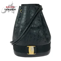 美品 Salvatore Ferragamo サルヴァトーレフェラガモ ヴァラ 型押し ブラック 黒 ゴールド金具 レザー リュック・デイパック 505437【中古】のサムネイル