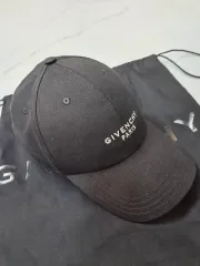 Givenchy ジバンシィ ベースボールキャップ ブラックのサムネイル