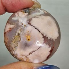 高品質　カーネリアン　フラワーアゲート　桜瑪瑙　月　ムーン　台座付き 天然石カーネリアン桜瑪瑙 共生 三日月型 ◎オマケの台座付き(used品
