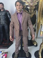 最終値下げ！限定品　HOT TOYS　ブルース・リー 　スーツ　燃えよドラゴン 最終値下げ！限定品 HOT TOYS ブルース・リー スーツ 燃えよドラゴン