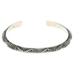 INDIAN JEWELRY (Indian Jewelry) NAVAJO Geneva Ramone Triangle Bangle Silver