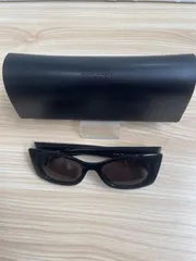 SAINT LAURENT サン　ローラン　サングラス　SL593 001 ケース付きのサムネイル