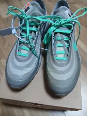 Nike スニーカー モアテン ホワイト JP27.5 - メルカリ Nike Air モアテンスニーカー ホワイト JP27