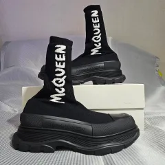 (275) Alexander McQueen アレキサンダー・マックイーン グラフィティ ロゴ トレッド スリック ソックス ブーツのサムネイル