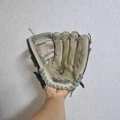 アカデマ 内野グローブのサムネイル