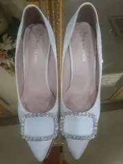 A-MARK SHOES 白 キュービック 装飾 パンプス 245 (8cm)のサムネイル