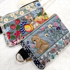 手刺繍 ＊猫ちゃんとわんちゃんの花火大会 ハイビスカス ハンドメイド