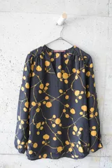 COMPTOIR DES COTONNIERS　黒シルクブラウスのサムネイル