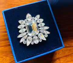 ほぼ新品 スワロフスキー Swarovski 三日月 ネックレス - メルカリ