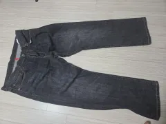 ブラックジーン ストレートフィット デニム パンツのサムネイル