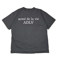 acme de la vie アクメドラビ チャコール 半袖Tシャツのサムネイル