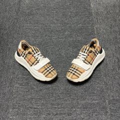 美品】Burberry スニーカー ノバチェック ロゴ文字 ブラック ブラウン 