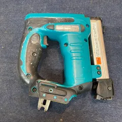 ☆マキタ(makita) コードレスタッカ ST420DZK【八潮店】のサムネイル